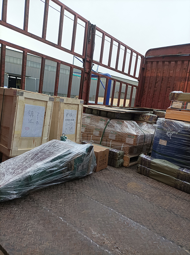 電磁給料機(jī)、2臺(tái)檢驗(yàn)篩、網(wǎng)架等發(fā)貨