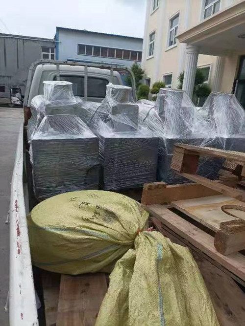 客戶(hù)訂制電磁給料機(jī)發(fā)貨