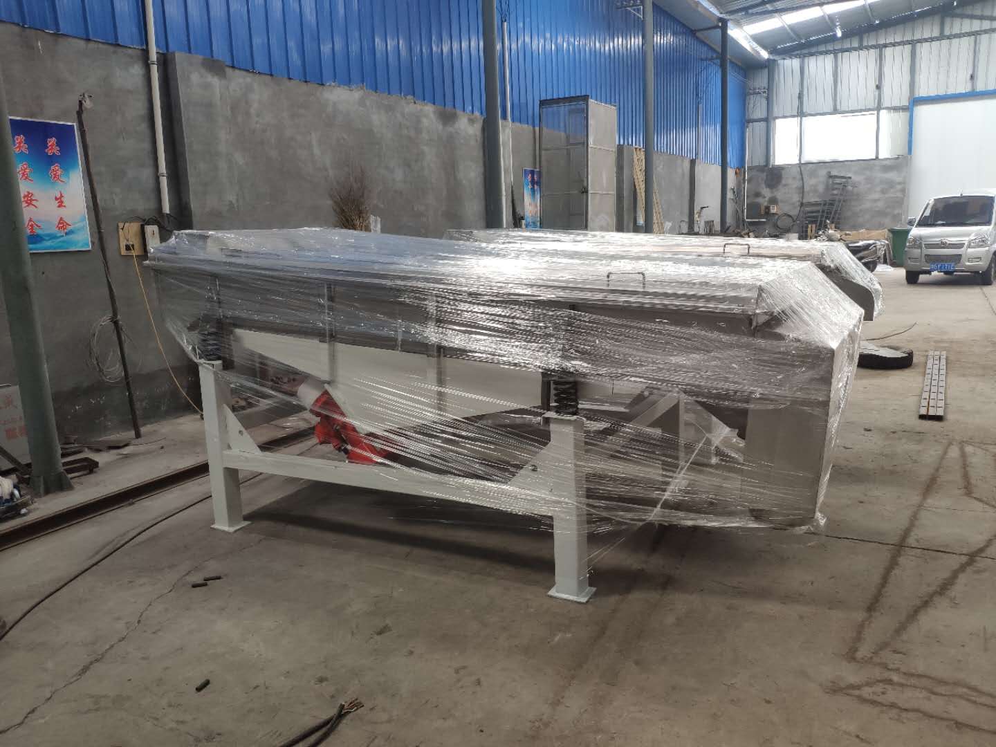 蘇州某客戶購買的康振機(jī)械直線振動(dòng)設(shè)備