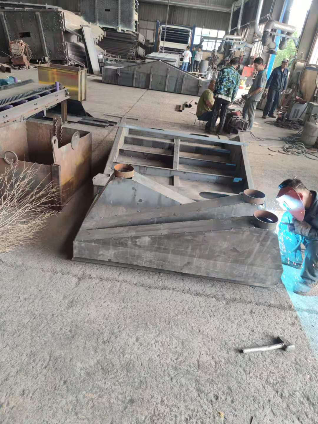 火炎焱燚的高溫天氣,也阻擋不了康振機械人的制造熱情！