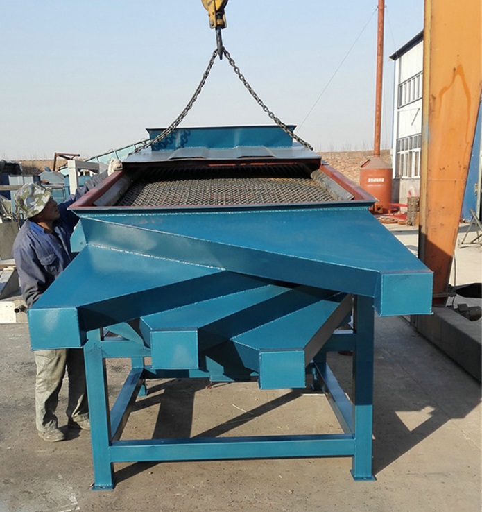 江蘇常州某新能源公司訂購的康振機械振動篩于昨天由德邦物流發(fā)出