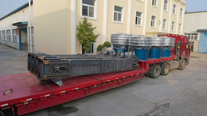 六臺(tái)旋振篩、4臺(tái)斗式提升機(jī)整車發(fā)貨
