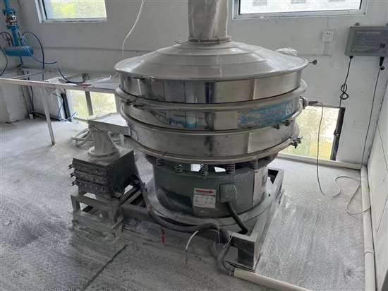 新能源電池材料 超聲波振動篩客戶現(xiàn)場