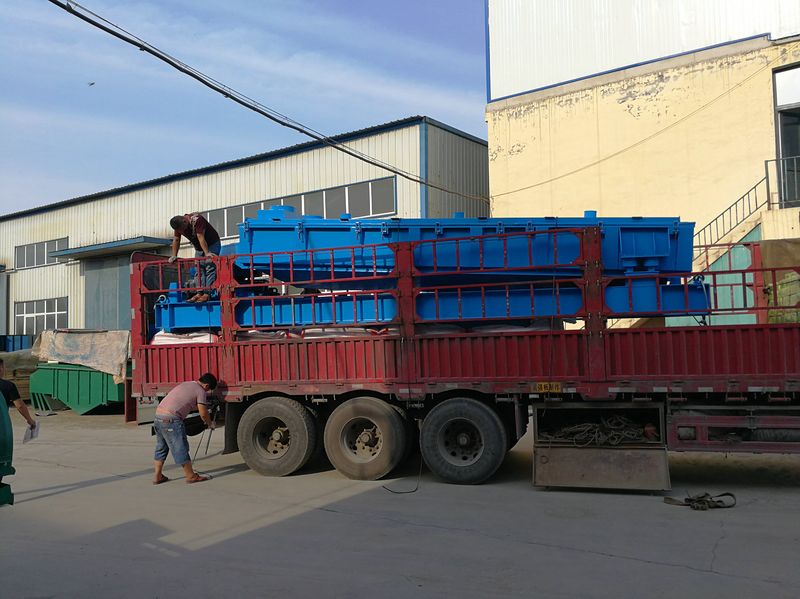 陜西兩臺(tái)平面回旋篩振動(dòng)篩裝車發(fā)貨現(xiàn)場(chǎng)